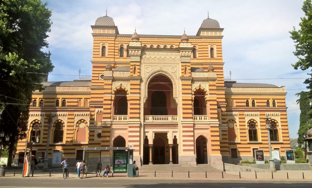 Parliament On Rustaveli Studio Tbilisi Exterior photo