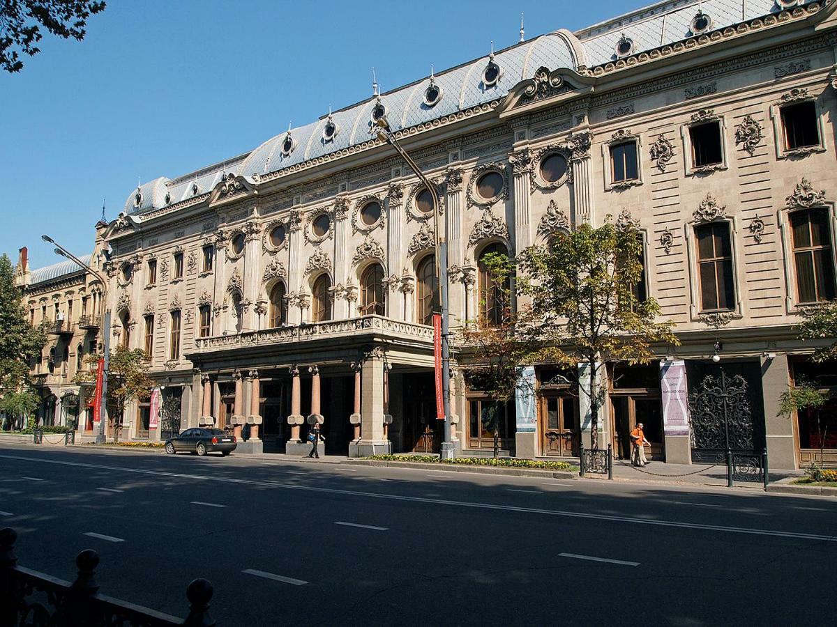 Parliament On Rustaveli Studio Tbilisi Exterior photo
